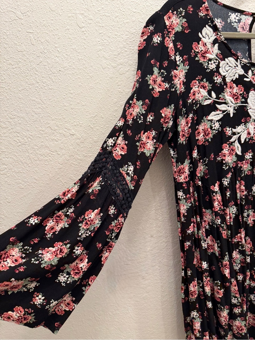 Xhilaration Floral Embroidered Bell Sleeve Dress Black Size Large - Picture 2 of 4